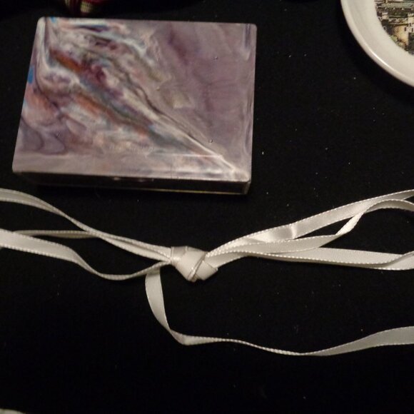 OLD MONEY JUNK DRAWER VINTAGE PORCELAIN POTTERY DOLL ORNAMENT RIBBON ETC… - Picture 9 of 16